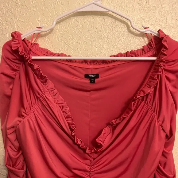 NWOT - Express Body Contour Compression Off The Shoulder Ruched Tee Pink - Large - Picture 3 of 8